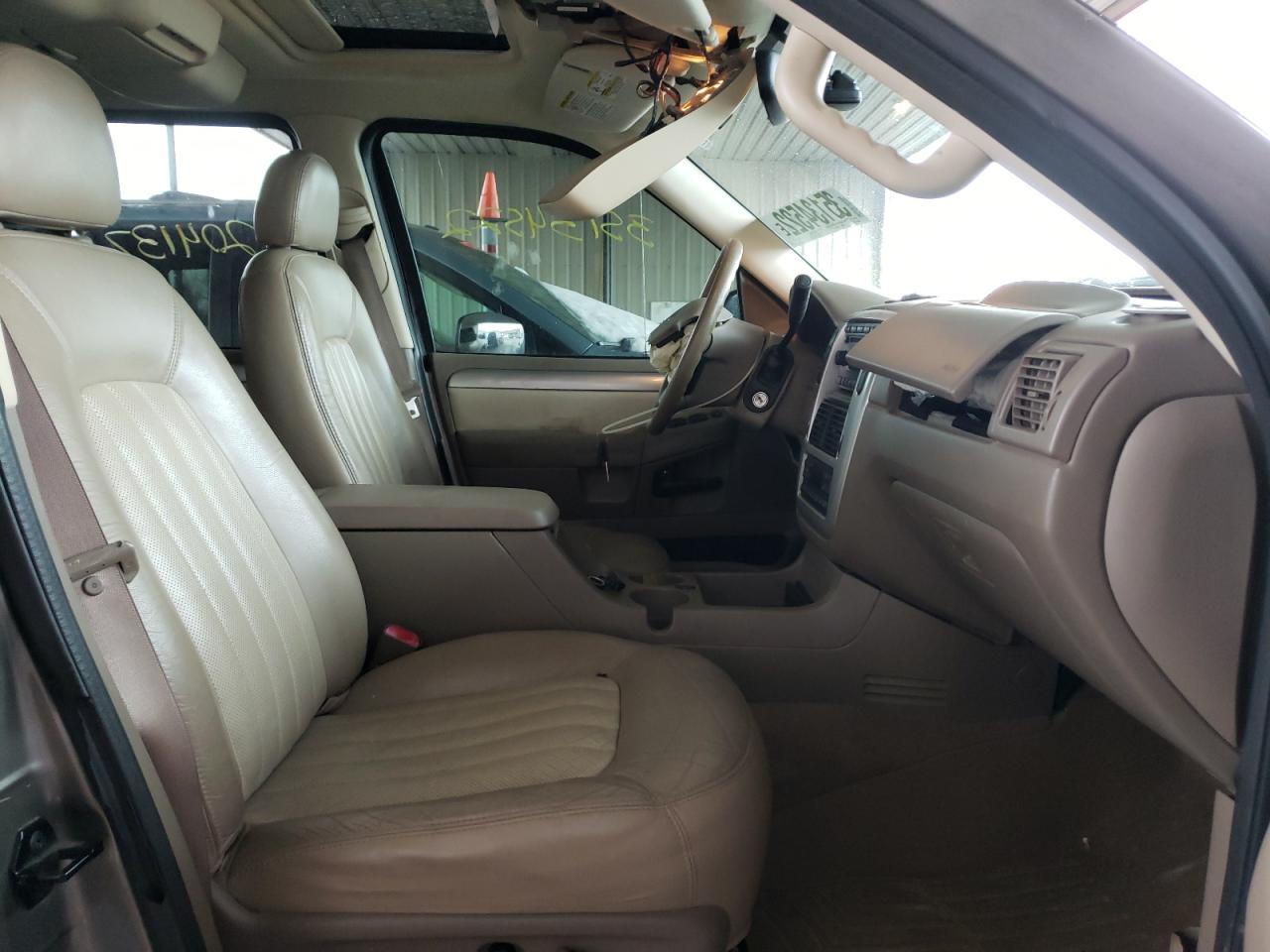 Photo 5 from auction – 2005 MERCURY MOUNTAINEE with VIN 4M2ZU86K05UJ18336