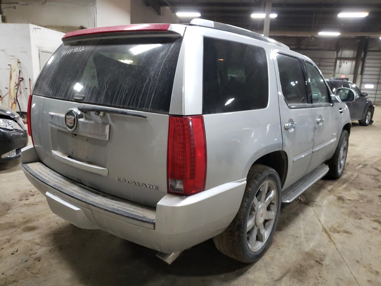 Photo 4 from auction – 2013 CADILLAC ESCALADE L with VIN 1GYS4BEF0DR245723