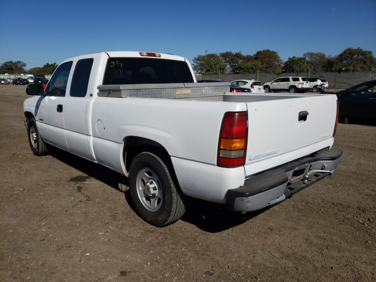 Photo 3 from auction – 2000 CHEVROLET SILVERADO with VIN 1GCEC19V0YZ341732