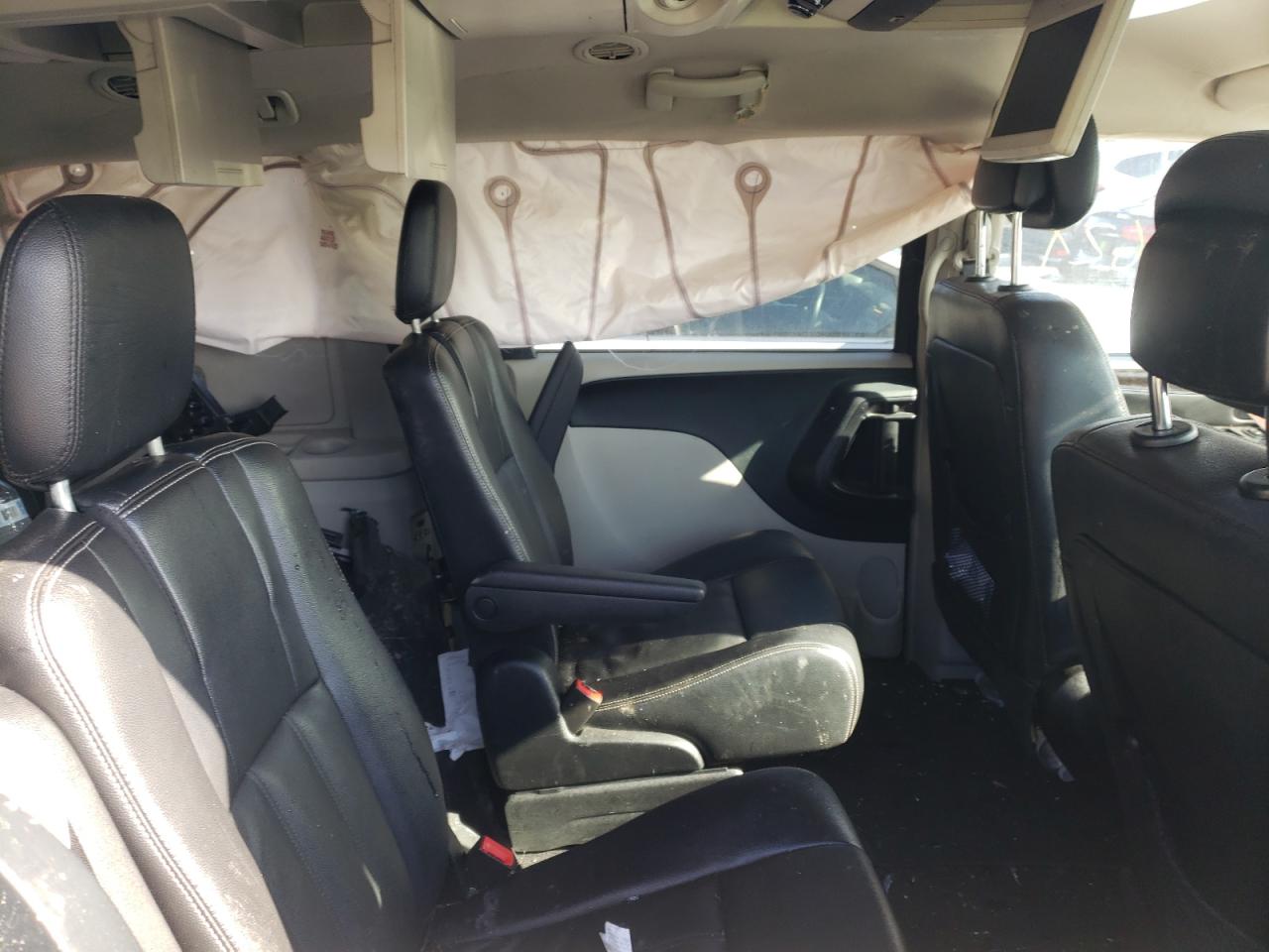 Photo 6 from auction – 2014 CHRYSLER TOWN & COU with VIN 2C4RC1BG4ER445613
