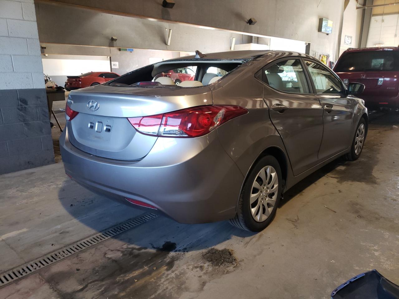 Photo 4 from auction – 2012 HYUNDAI ELANTRA GL with VIN 5NPDH4AE2CH067668