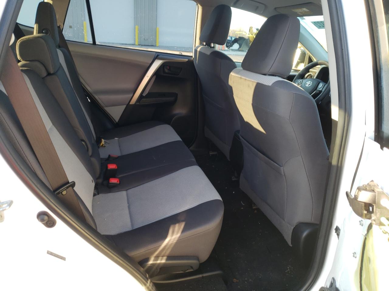 Photo 6 from auction – 2013 TOYOTA RAV4 LE with VIN JTMBFREV6D5017040