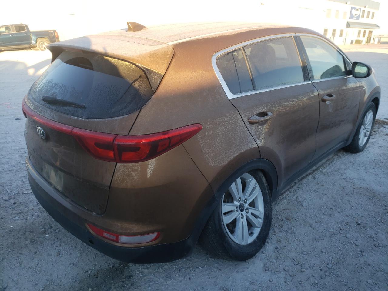 Photo 4 from auction – 2018 KIA SPORTAGE L with VIN KNDPMCAC8J7351776