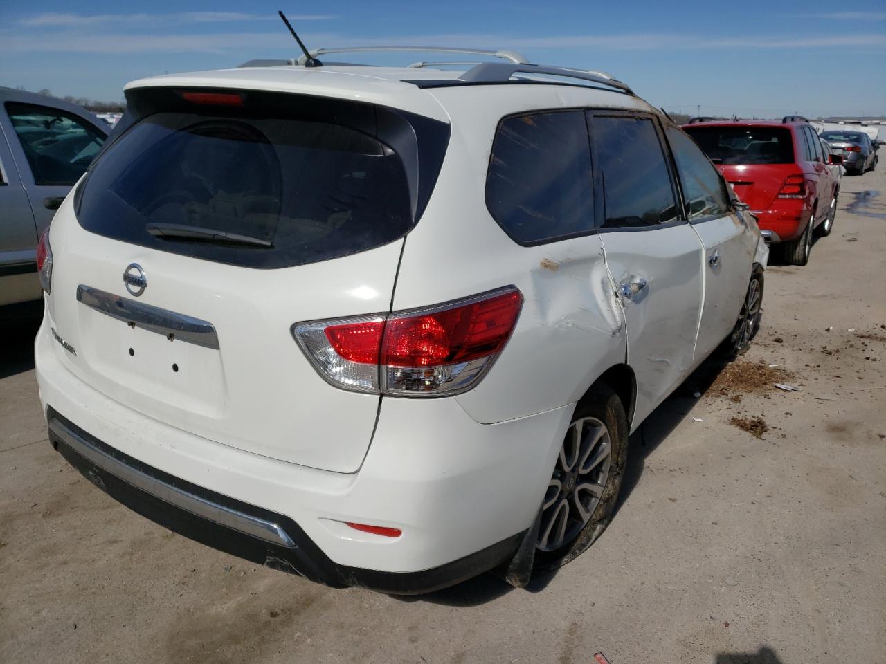Photo 4 from auction – 2015 NISSAN PATHFINDER with VIN 5N1AR2MN2FC660152