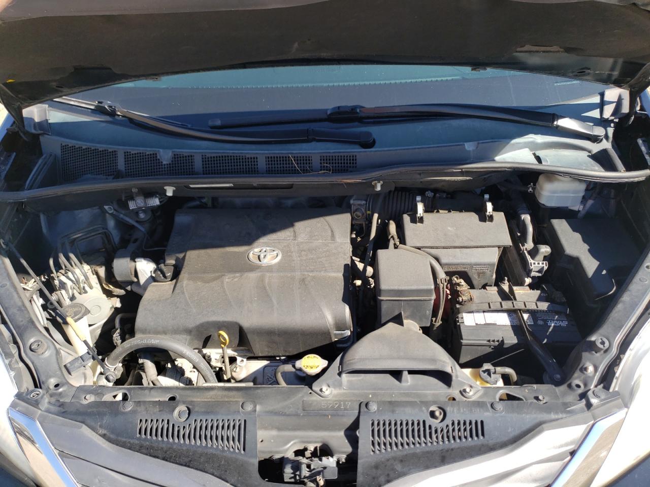 Photo 7 from auction – 2011 TOYOTA SIENNA XLE with VIN 5TDYK3DCXBS092768