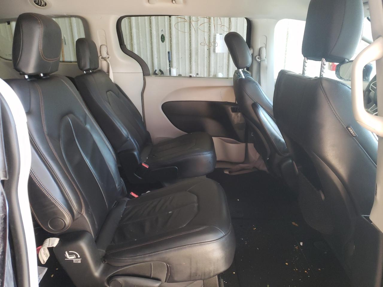 Photo 6 from auction – 2017 CHRYSLER PACIFICA T with VIN 2C4RC1BGXHR826905