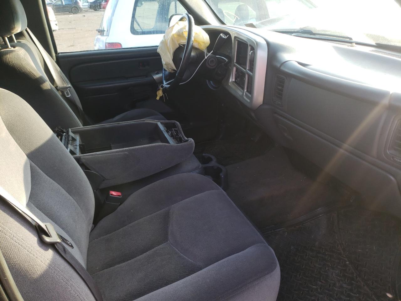 Photo 5 from auction – 2004 GMC NEW SIERRA with VIN 2GTEK19T441107176