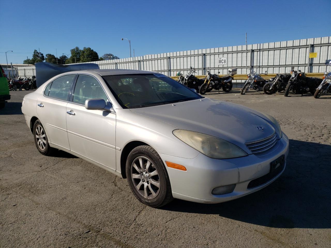 LEXUS ES 330 2004 with VIN JTHBA30G045015772 - Photo from auction