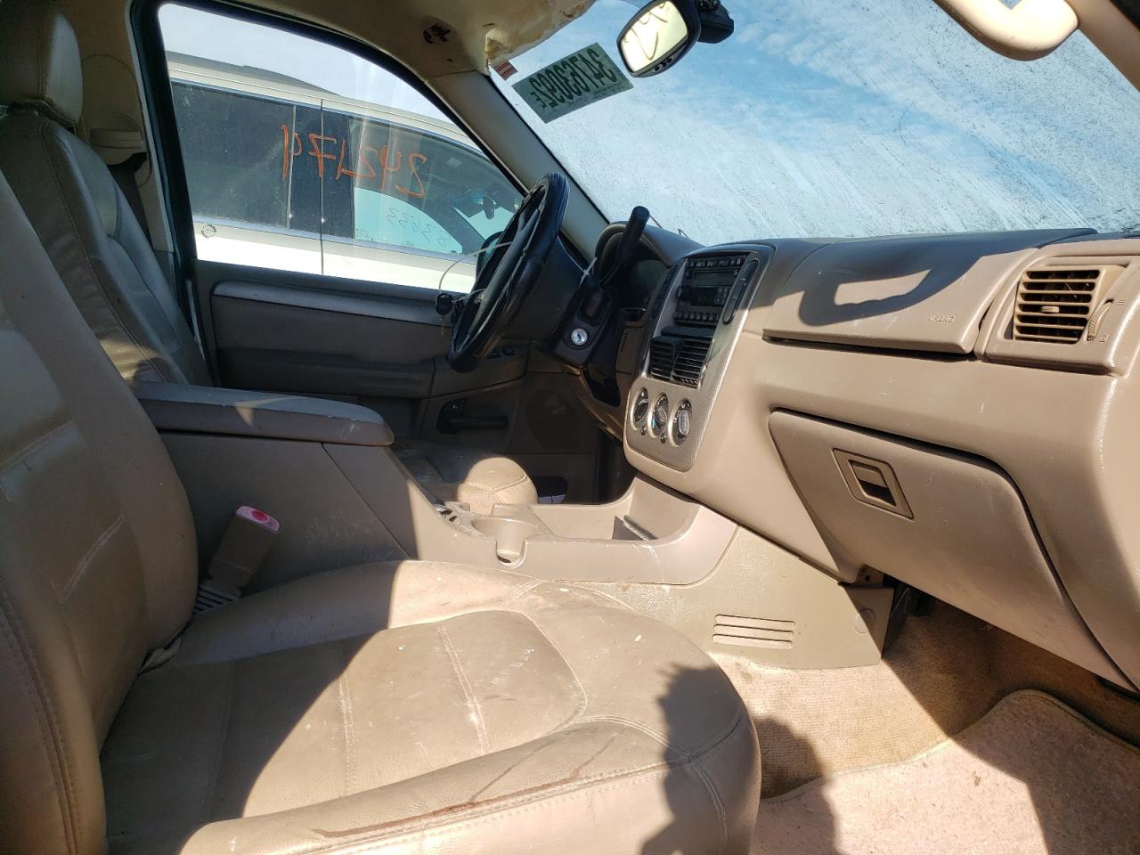 Photo 5 from auction – 2004 FORD EXPLORER with VIN 1FMDU73W94UA74638