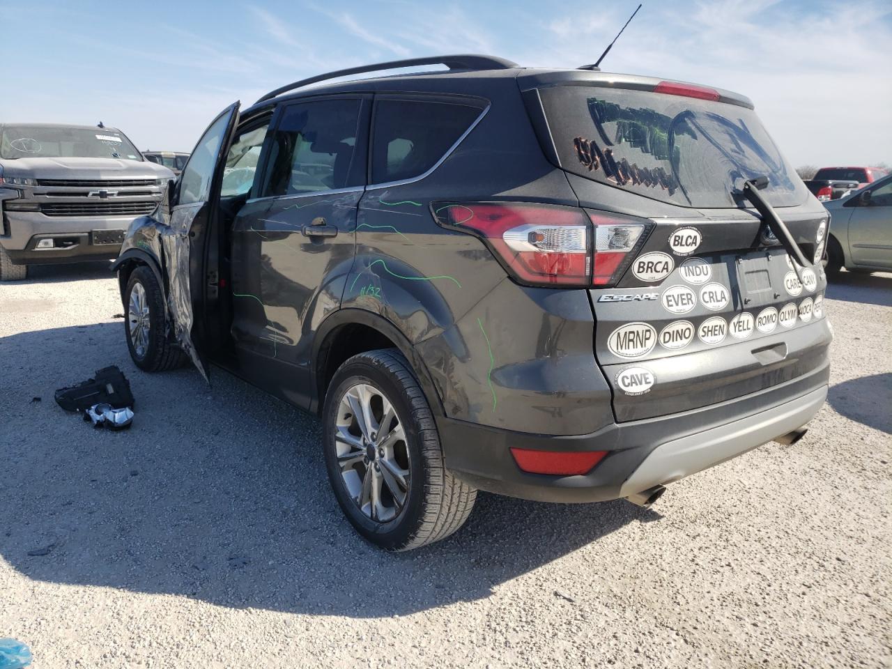 Photo 3 from auction – 2018 FORD ESCAPE SE with VIN 1FMCU9GD3JUA66417