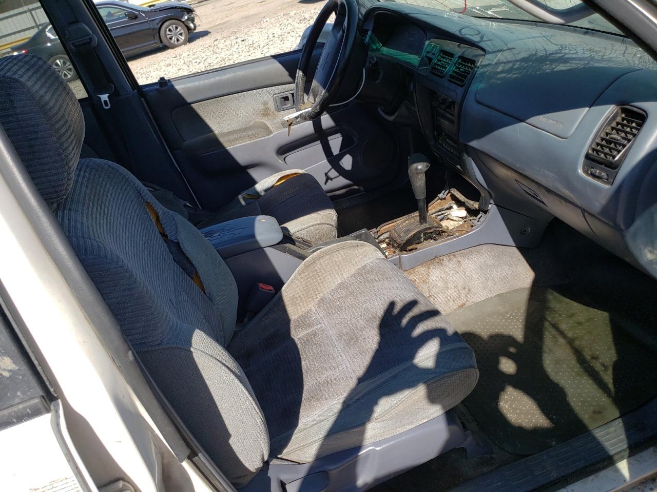 Photo 5 from auction – 1998 TOYOTA 4RUNNER SR with VIN JT3GN86RXW0076116