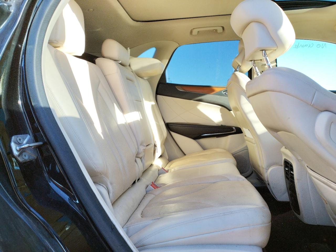 Photo 6 from auction – 2015 LINCOLN MKC with VIN 5LMCJ2A95FUJ01404