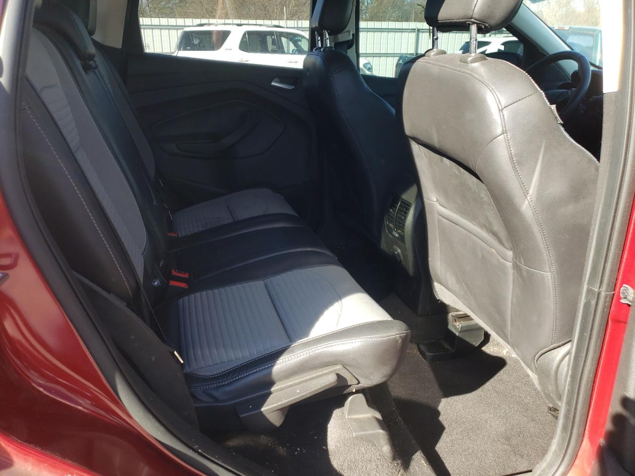 Photo 6 from auction – 2019 FORD ESCAPE SE with VIN 1FMCU0GD7KUB20850