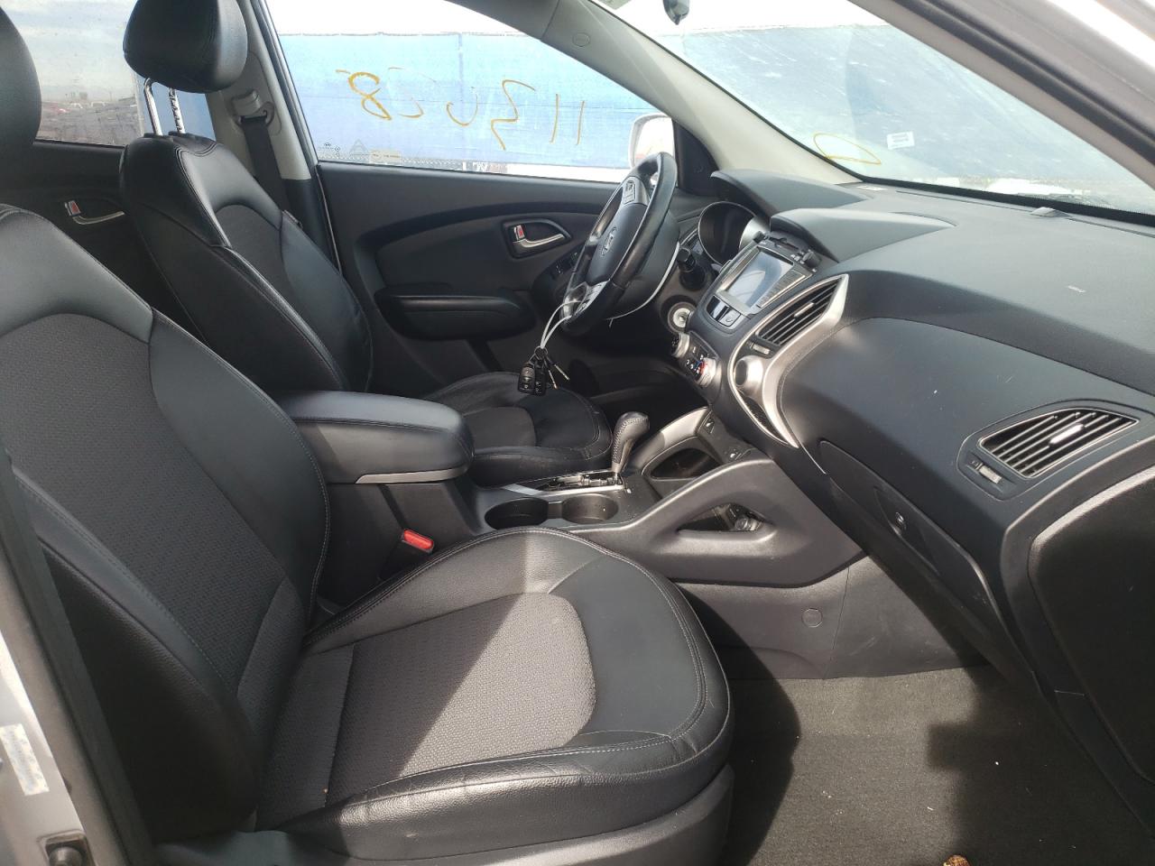 Photo 5 from auction – 2011 HYUNDAI TUCSON GLS with VIN KM8JUCAC0BU156999