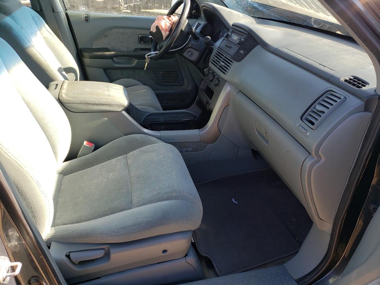 Photo 5 from auction – 2005 HONDA PILOT LX with VIN 2HKYF18195H559044