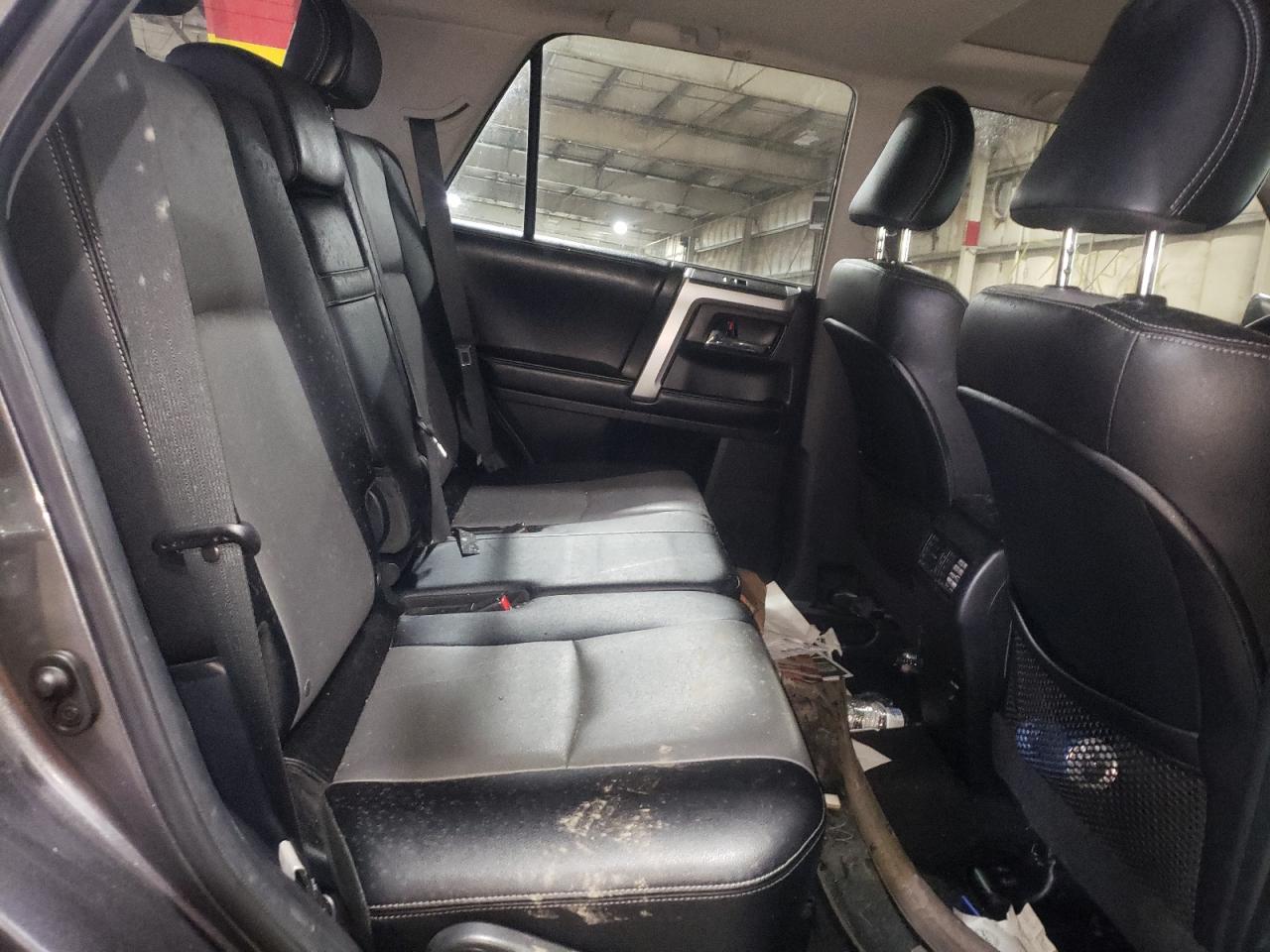 Photo 6 from auction – 2016 TOYOTA 4RUNNER SR with VIN JTEBU5JRXG5307434