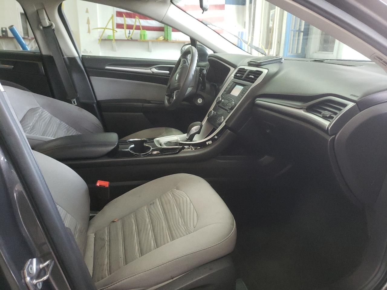 Photo 5 from auction – 2016 FORD FUSION S with VIN 3FA6P0G76GR342562
