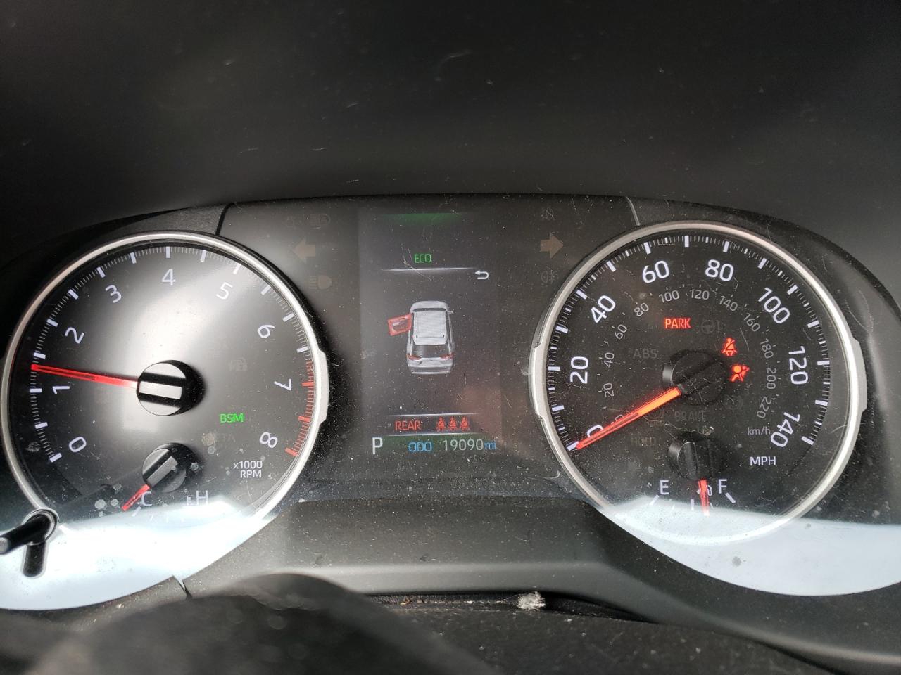Photo 8 from auction – 2020 TOYOTA RAV4 XLE with VIN JTMW1RFVXLD519634