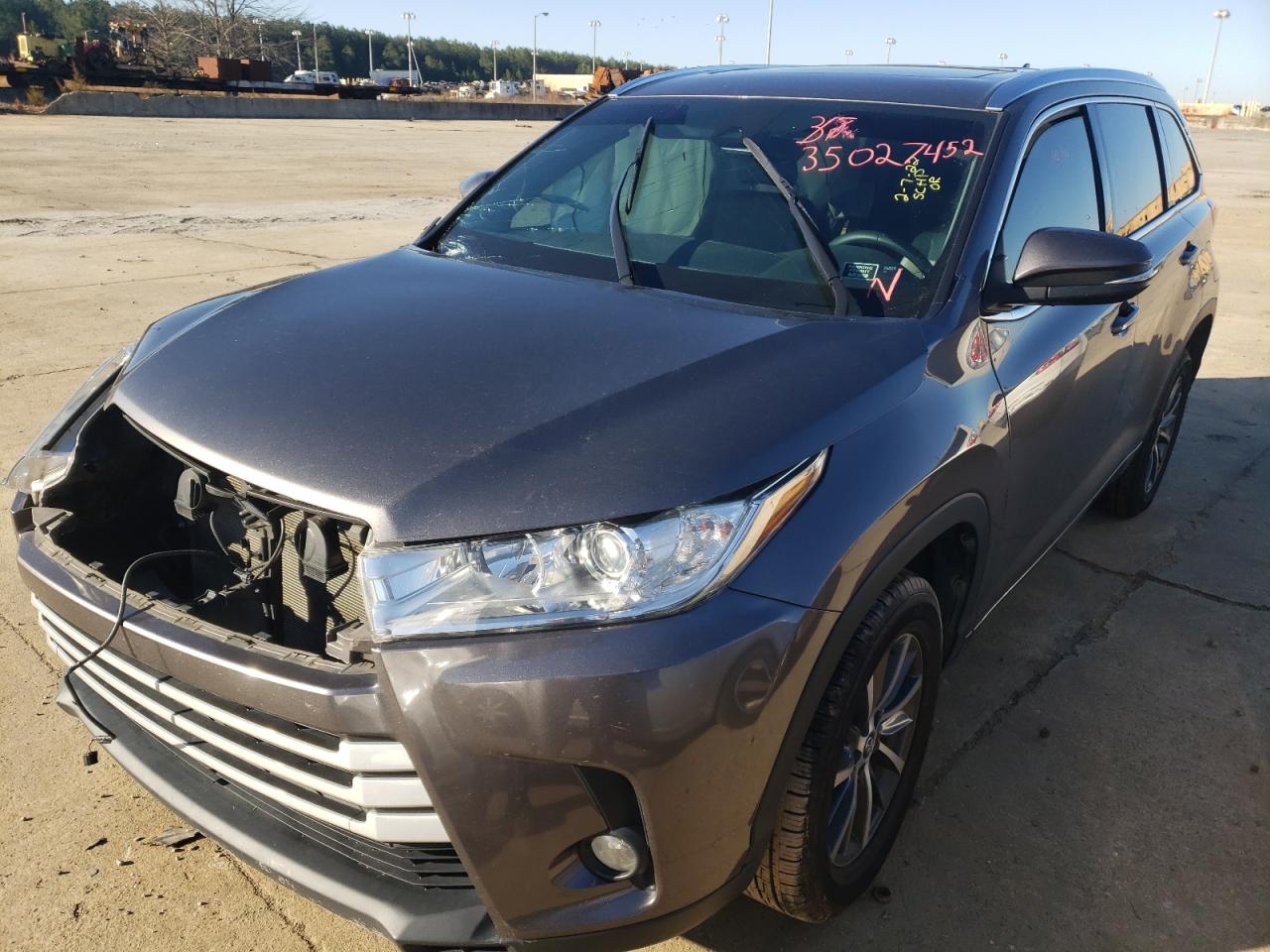 Zdjęcie 2 z aukcji – 2018 TOYOTA HIGHLANDER z VIN 5TDKZRFH9JS539585