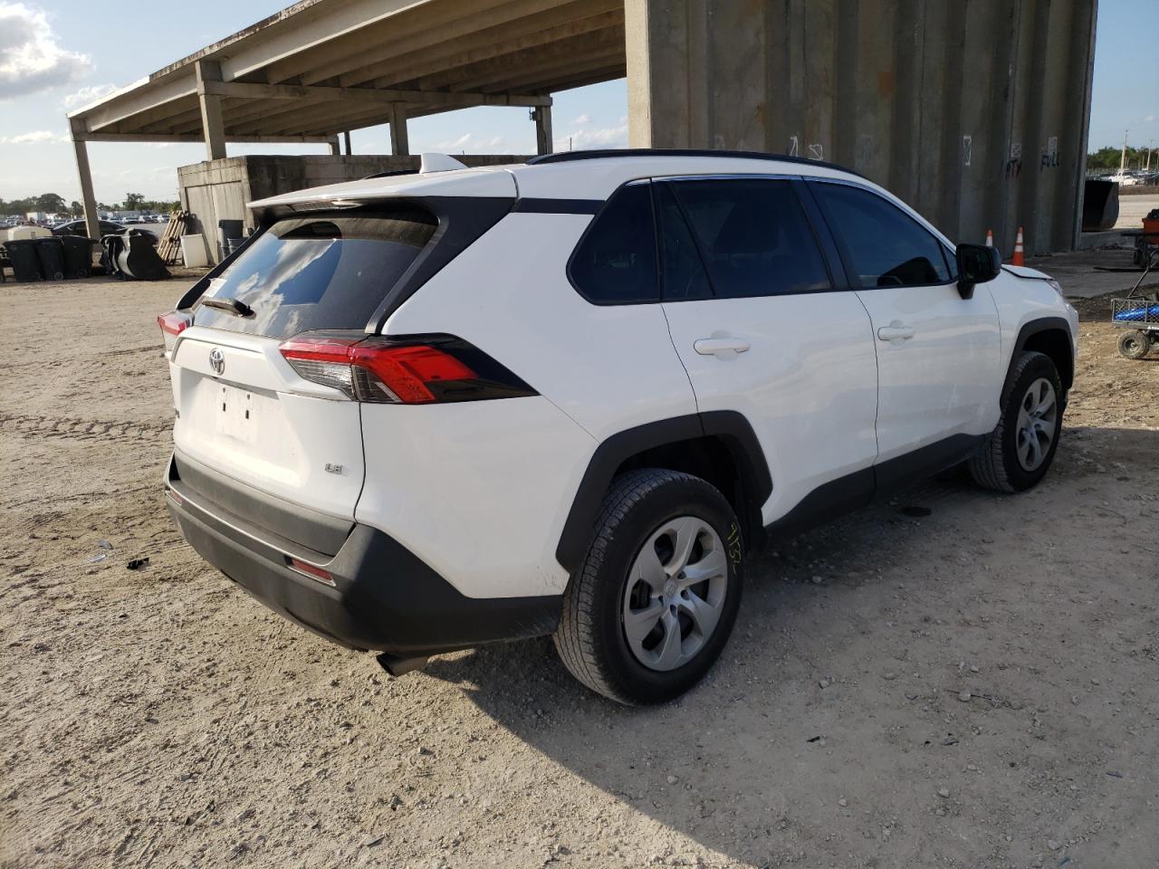Photo 4 from auction – 2020 TOYOTA RAV4 LE with VIN 2T3H1RFV2LC044493