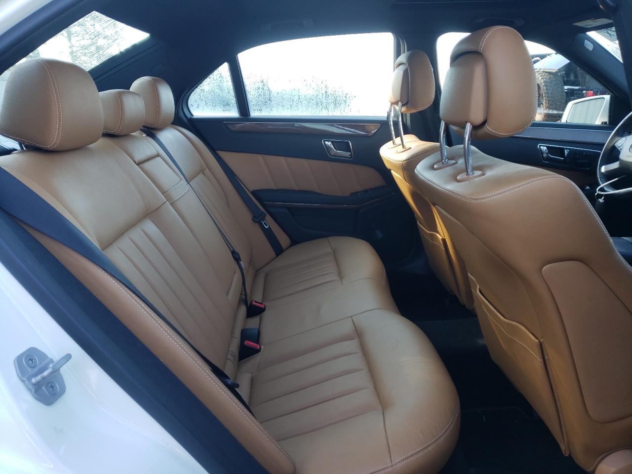 Photo 6 from auction – 2011 MERCEDES-BENZ E 350 with VIN WDDHF5GB7BA459051
