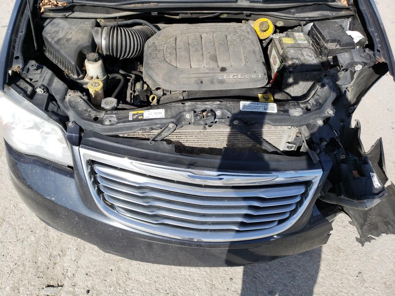 Photo 7 from auction – 2014 CHRYSLER TOWN & COU with VIN 2C4RC1BG6ER247132