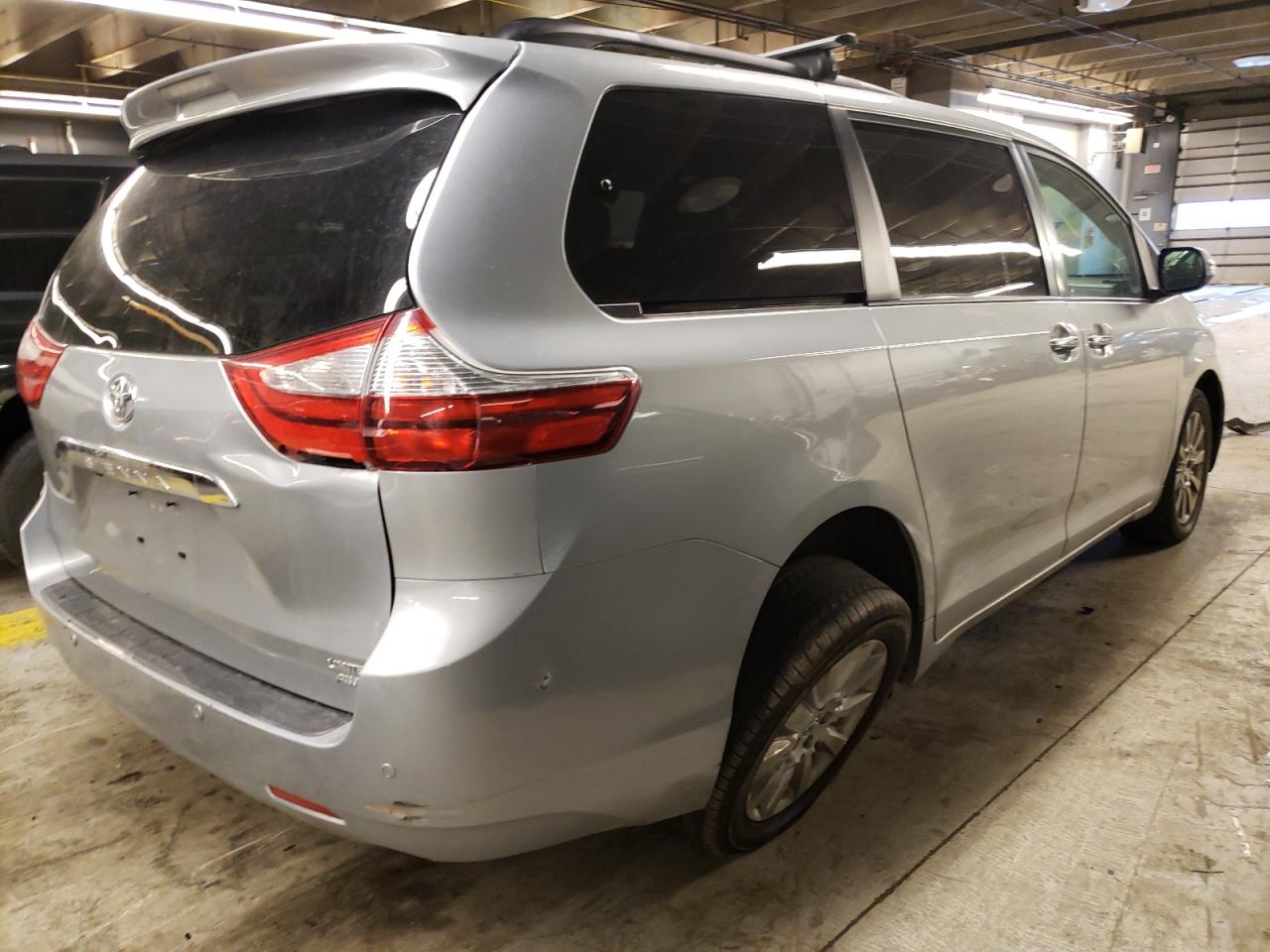Photo 4 from auction – 2015 TOYOTA SIENNA XLE with VIN 5TDDK3DC7FS115072