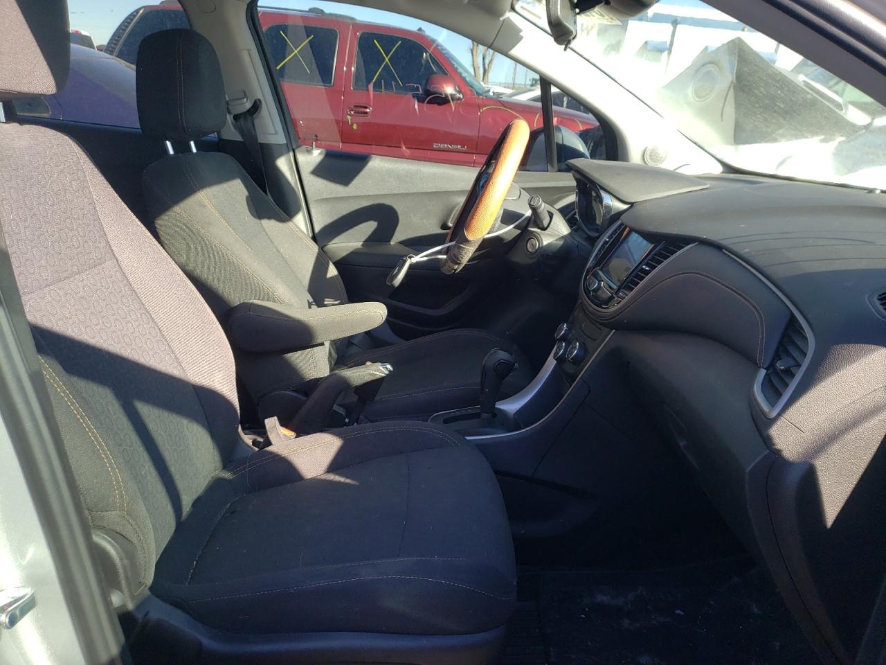 Photo 5 from auction – 2020 CHEVROLET TRAX LS with VIN 3GNCJKSBXLL129401