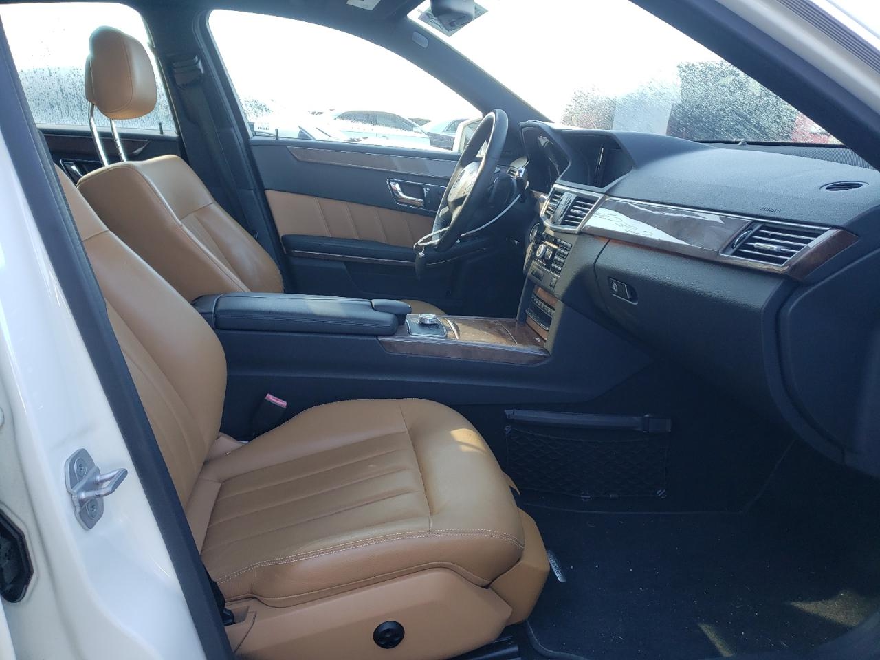 Photo 5 from auction – 2011 MERCEDES-BENZ E 350 with VIN WDDHF5GB7BA459051