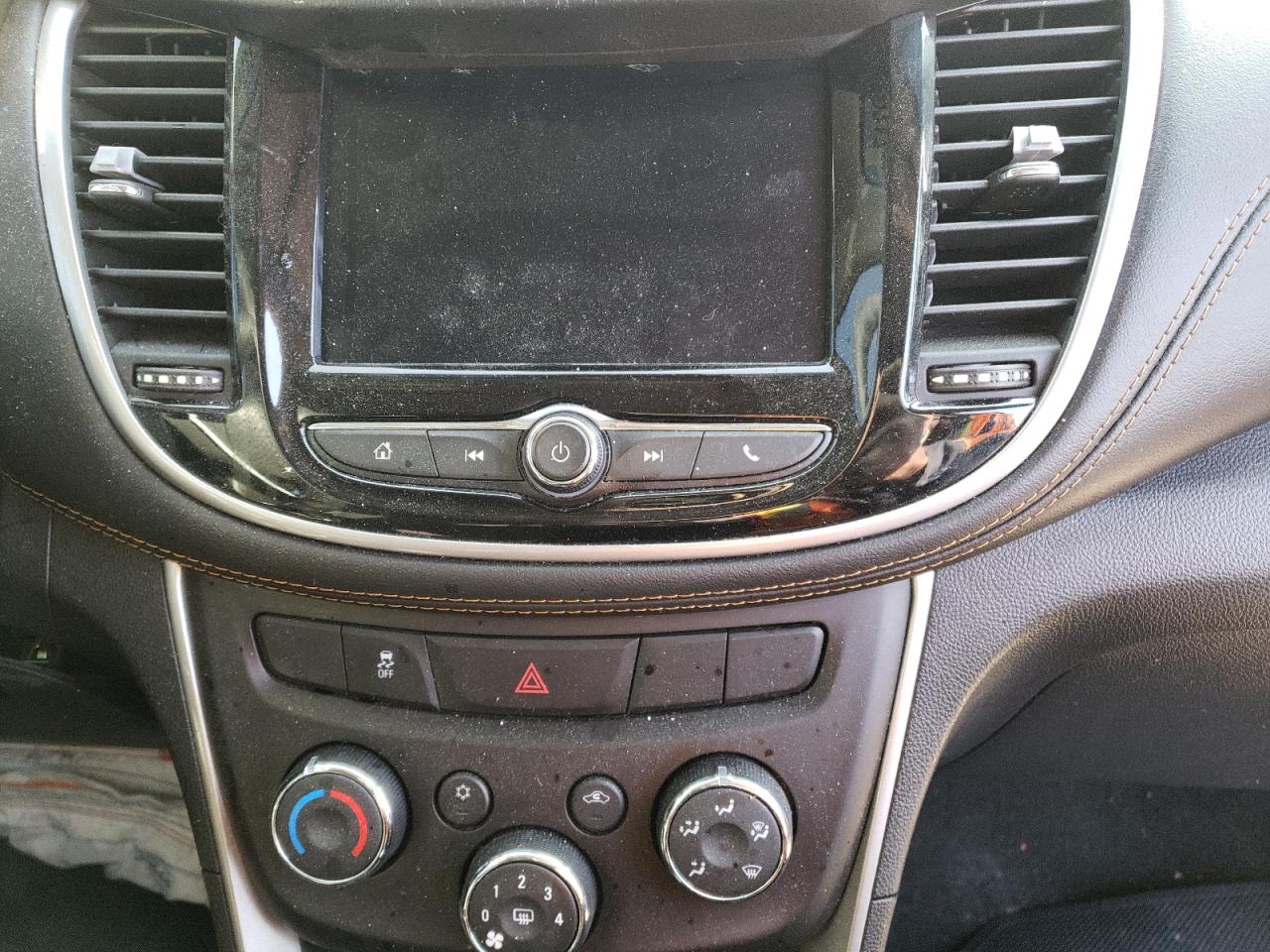 Photo 9 from auction – 2020 CHEVROLET TRAX LS with VIN KL7CJKSB8LB022757