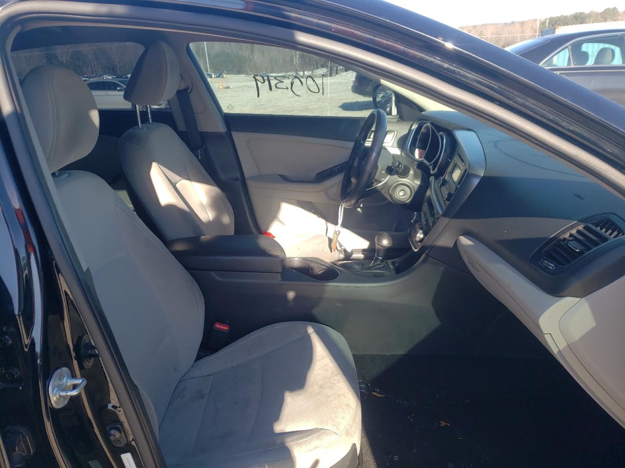 Photo 5 from auction – 2015 KIA OPTIMA LX with VIN 5XXGM4A71FG477792