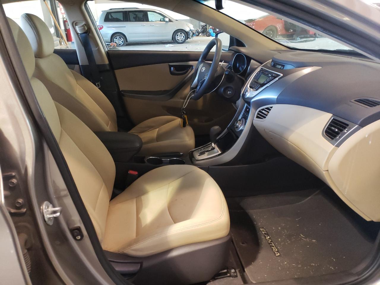 Photo 5 from auction – 2012 HYUNDAI ELANTRA GL with VIN 5NPDH4AE2CH067668