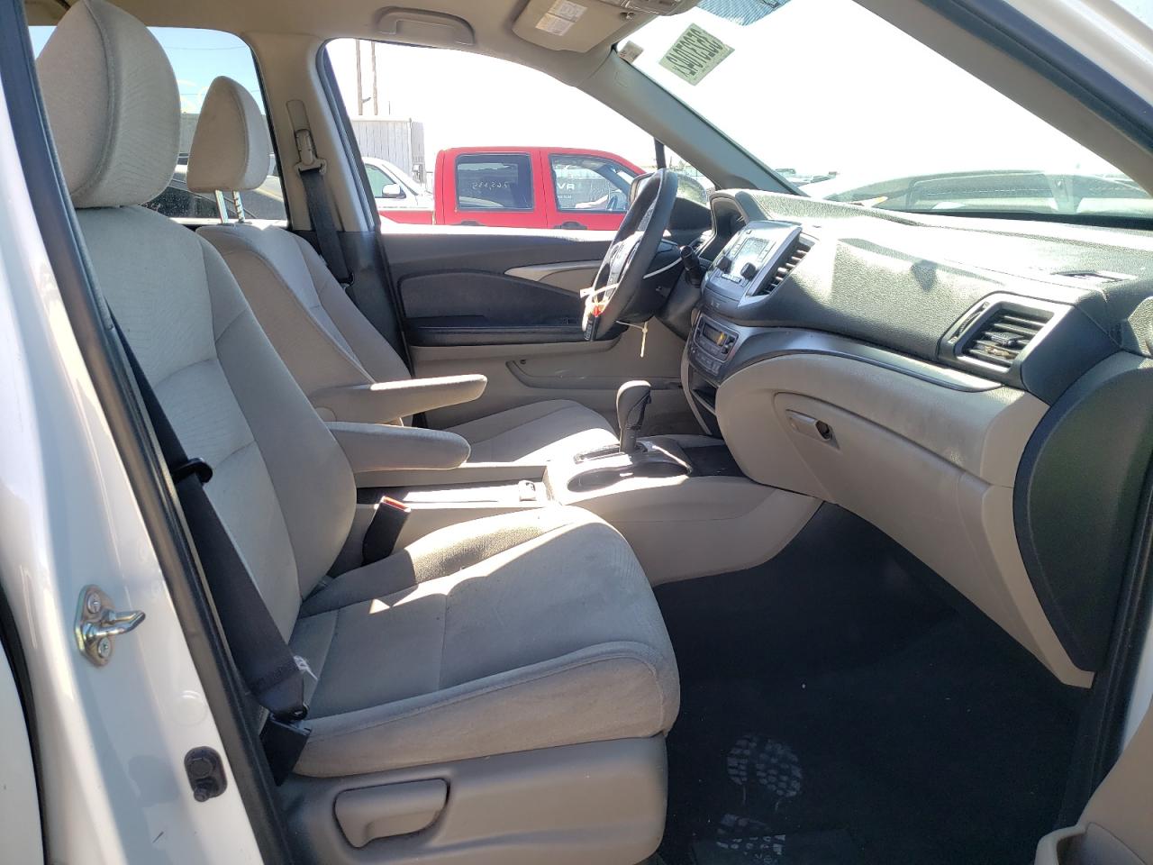 Photo 5 from auction – 2016 HONDA PILOT LX with VIN 5FNYF6H16GB088016