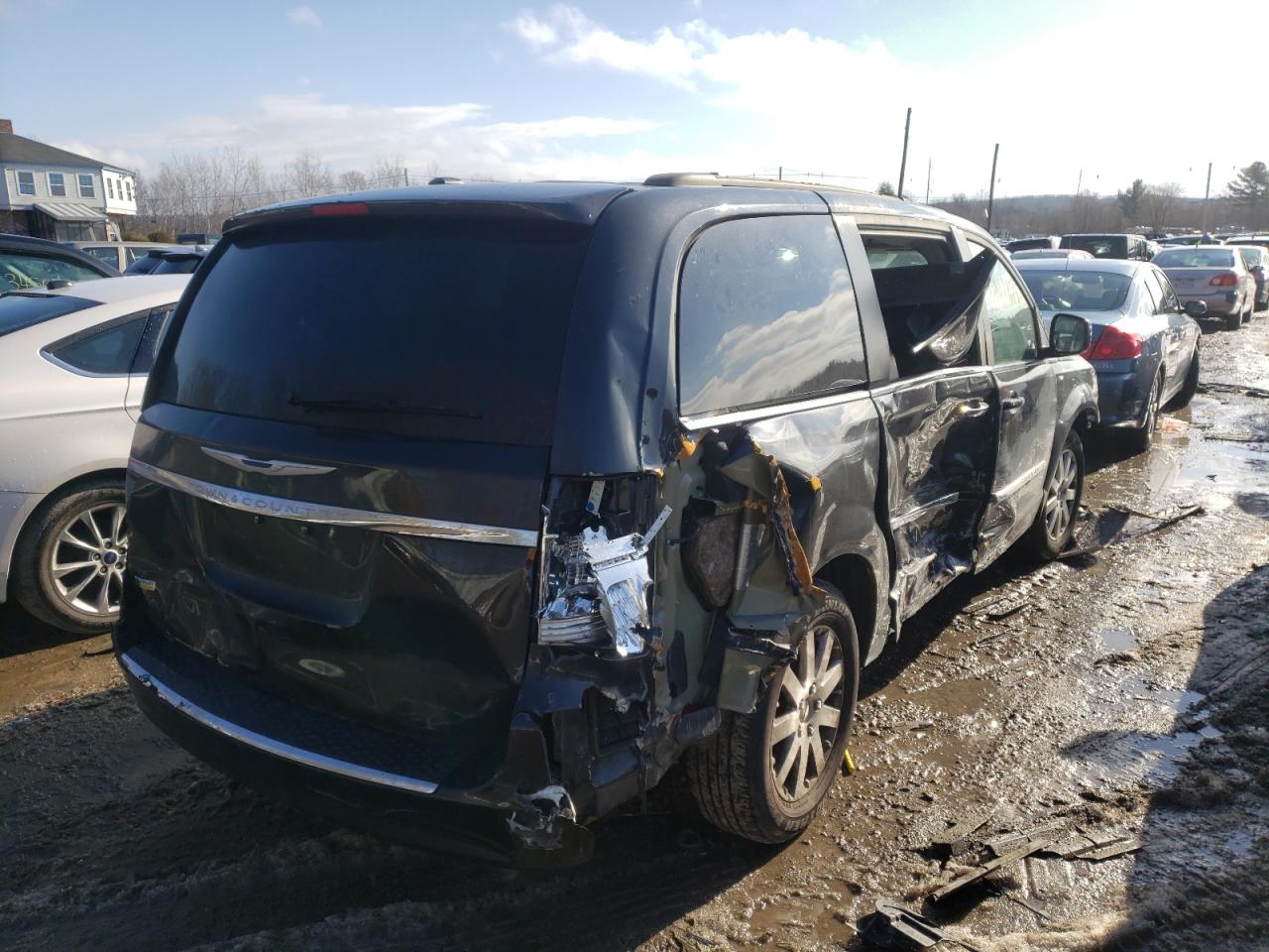 Photo 4 from auction – 2014 CHRYSLER TOWN & COU with VIN 2C4RC1BG4ER445613