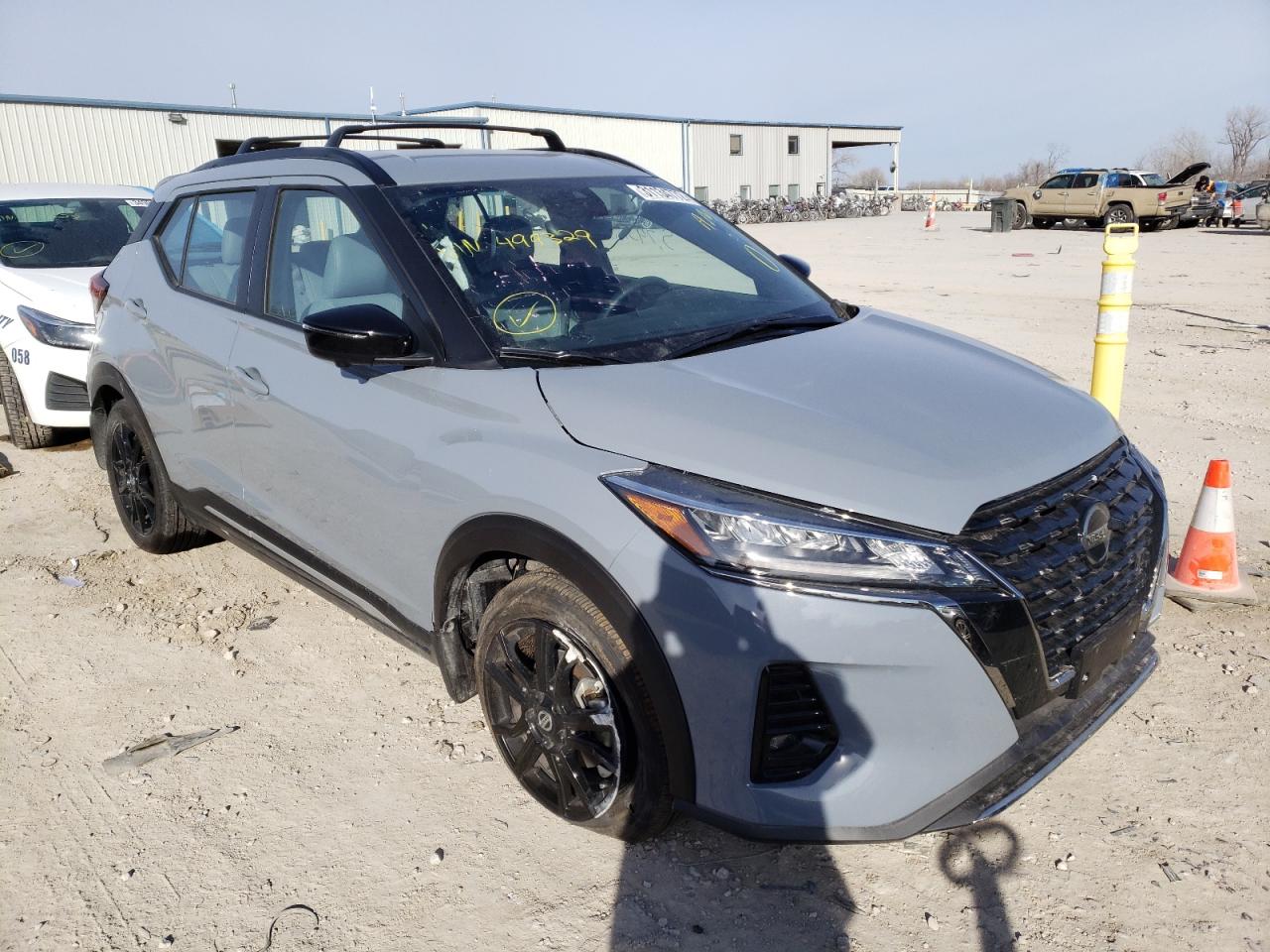 NISSAN KICKS SR 2021 with VIN 3N1CP5DV8ML499329 - Photo from auction