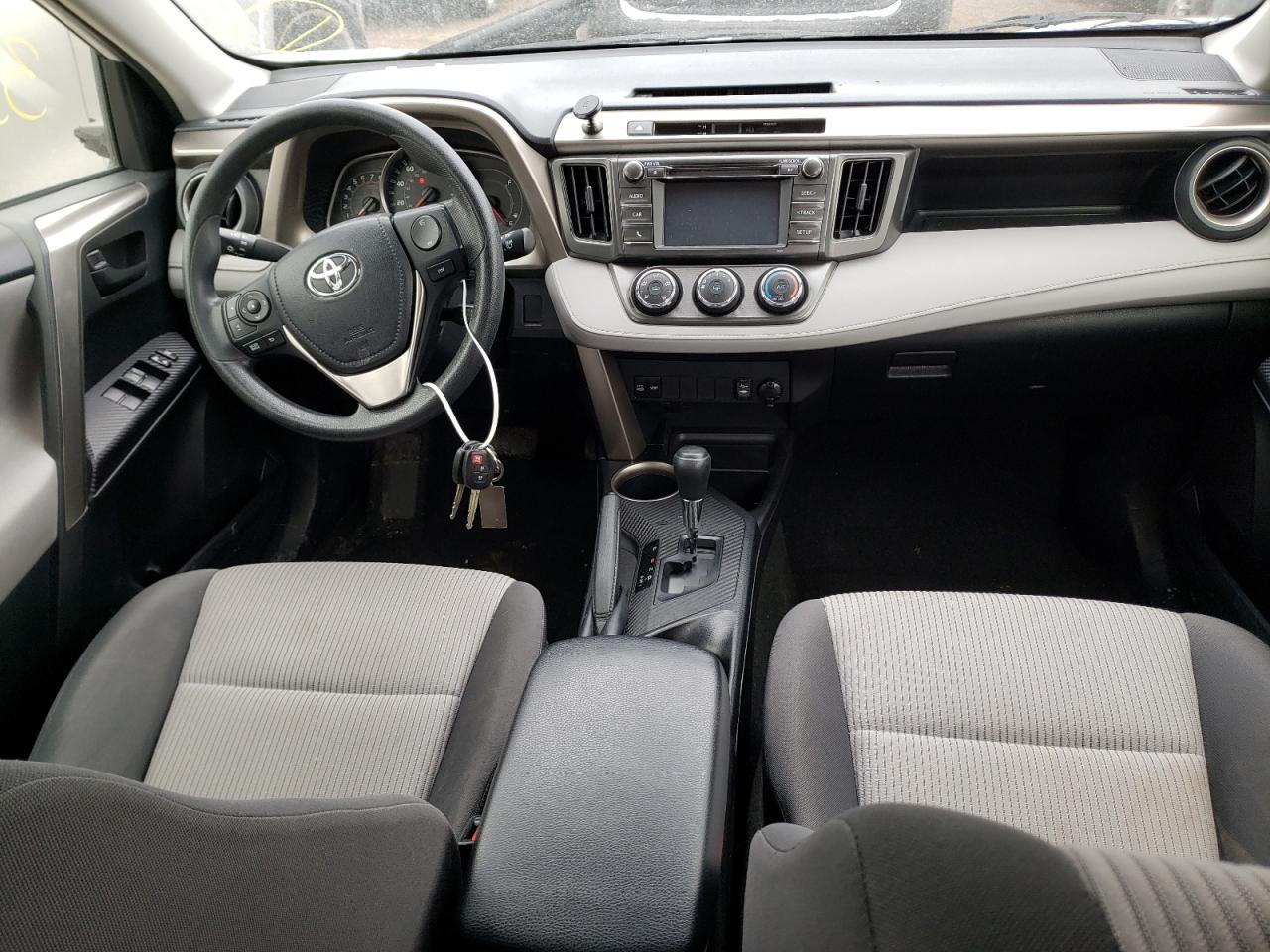 Photo 9 from auction – 2015 TOYOTA RAV4 LE with VIN JTMBFREV8FD096977