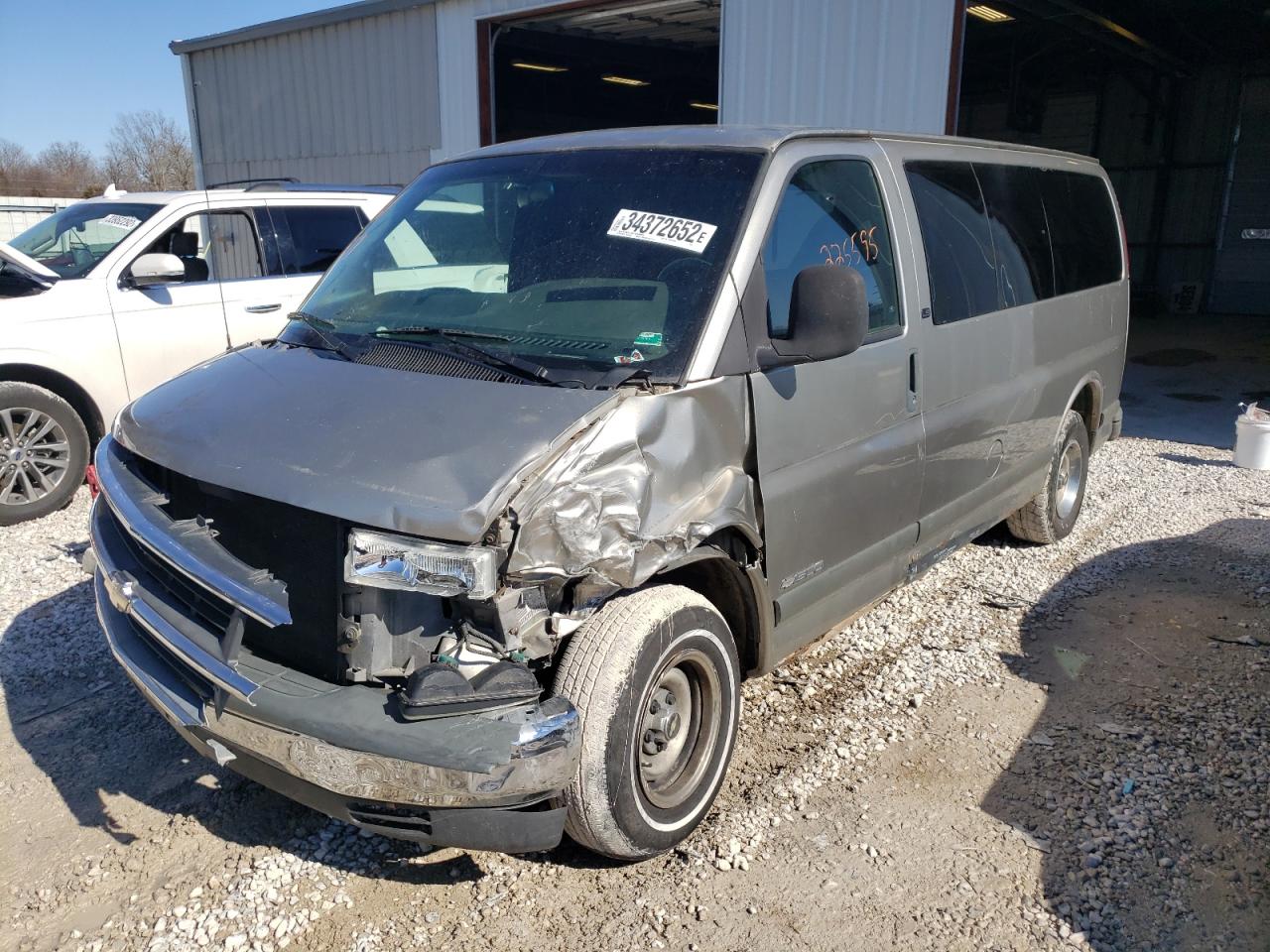 Photo 2 from auction – 2002 CHEVROLET EXPRESS G1 with VIN 1GNFG15R921105580