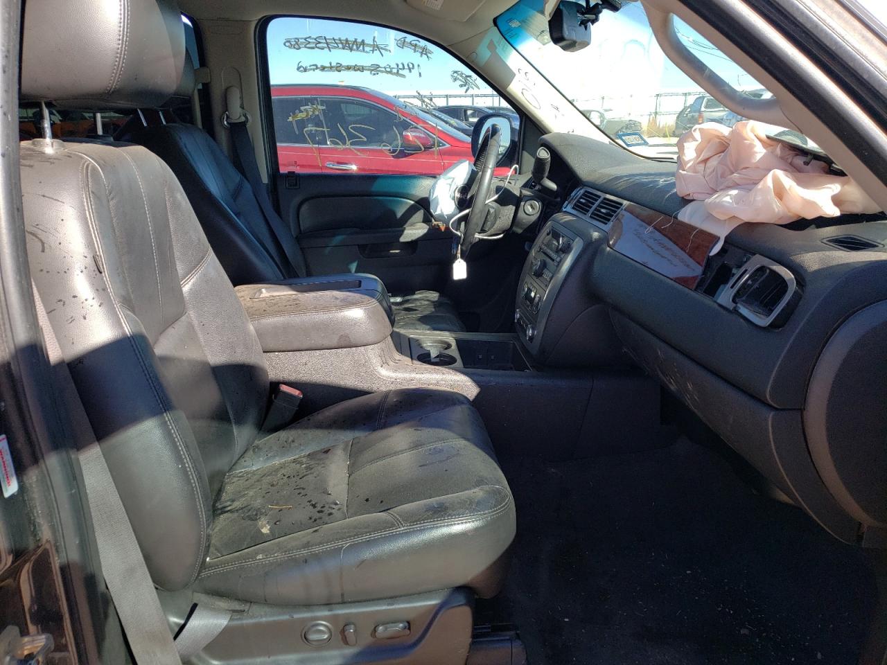 Photo 5 from auction – 2011 GMC YUKON SLT with VIN 1GKS1CE02BR147018