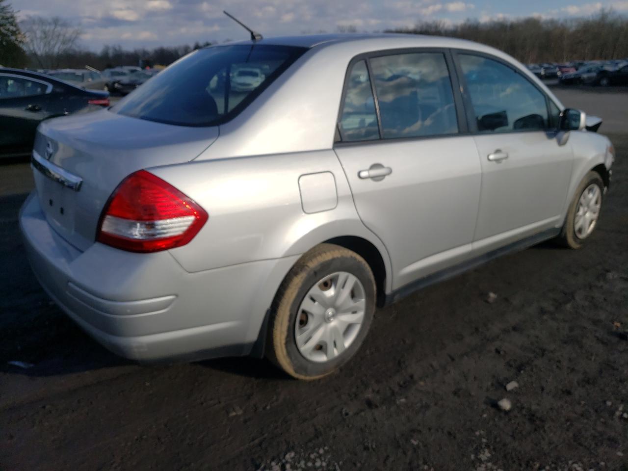 Photo 4 from auction – 2011 NISSAN VERSA S with VIN 3N1BC1AP0BL393735