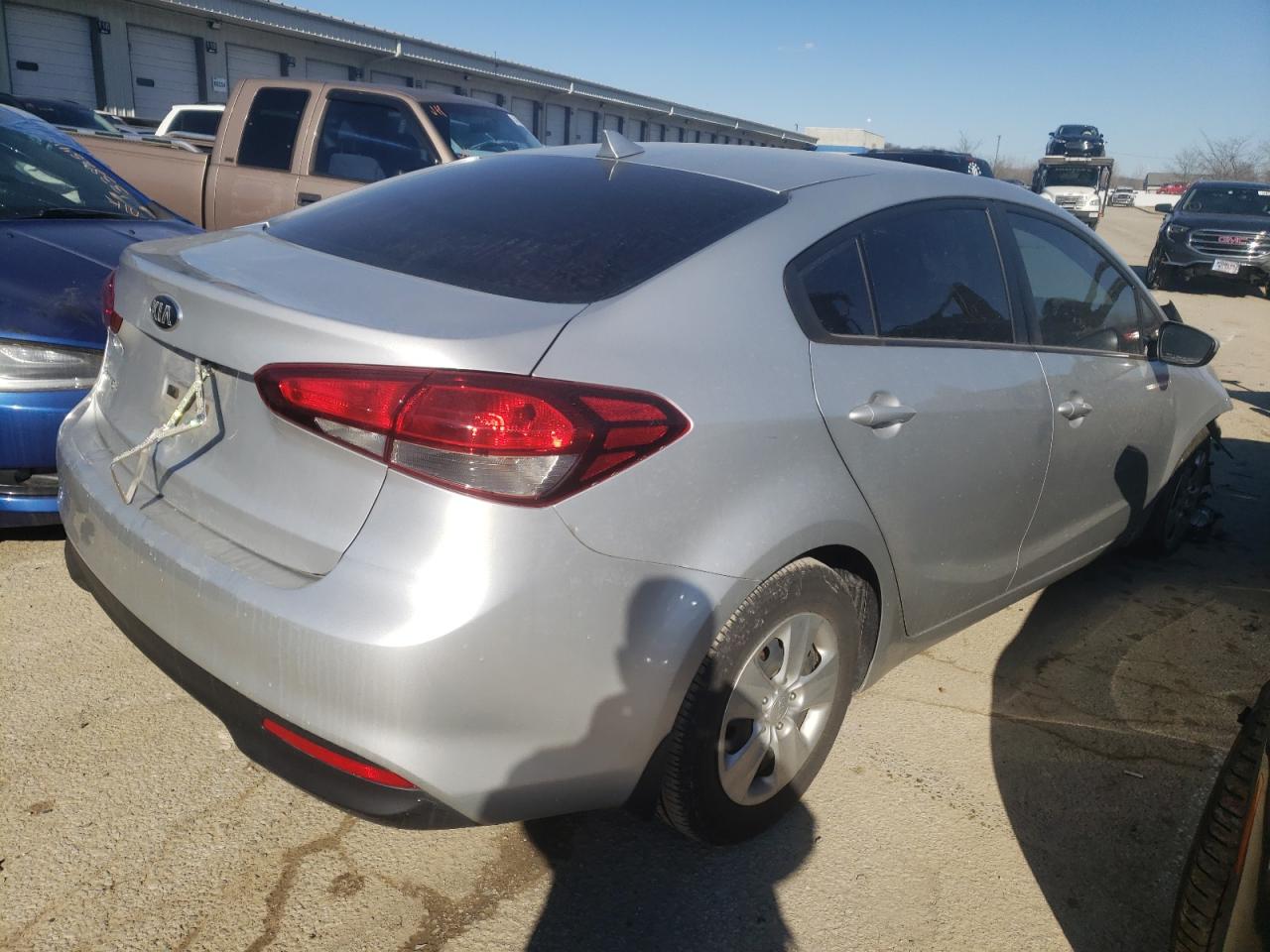 Photo 4 from auction – 2018 KIA FORTE LX with VIN 3KPFK4A71JE266806
