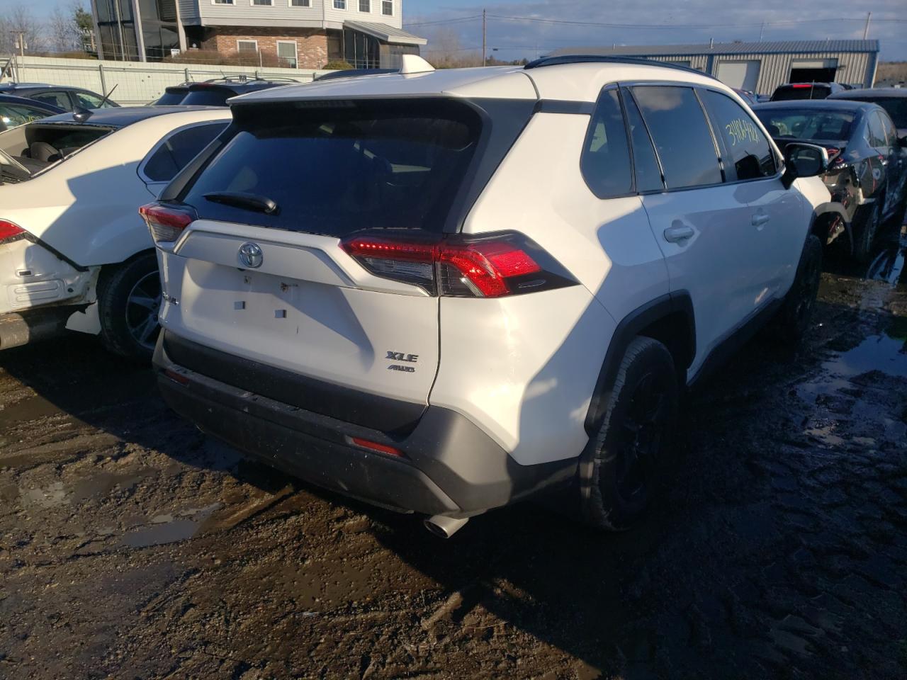 Photo 4 from auction – 2020 TOYOTA RAV4 XLE with VIN JTMP1RFV5LD062235