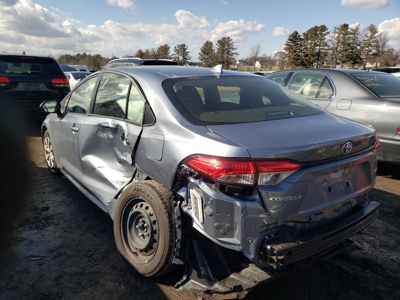 Photo 3 from auction – 2022 TOYOTA COROLLA LE with VIN JTDEPMAE7NJ195003