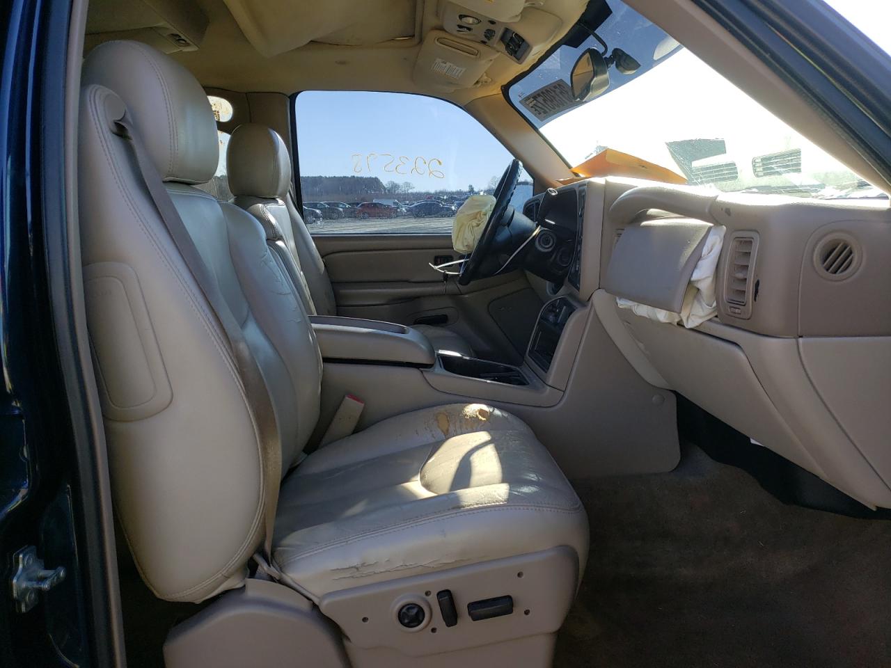 Photo 5 from auction – 2005 GMC YUKON with VIN 1GKEC13TX5J160983