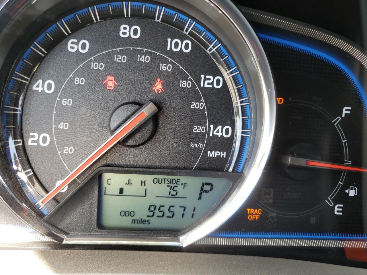 Photo 8 from auction – 2015 TOYOTA RAV4 LIMIT with VIN JTMDFREV9FD169668