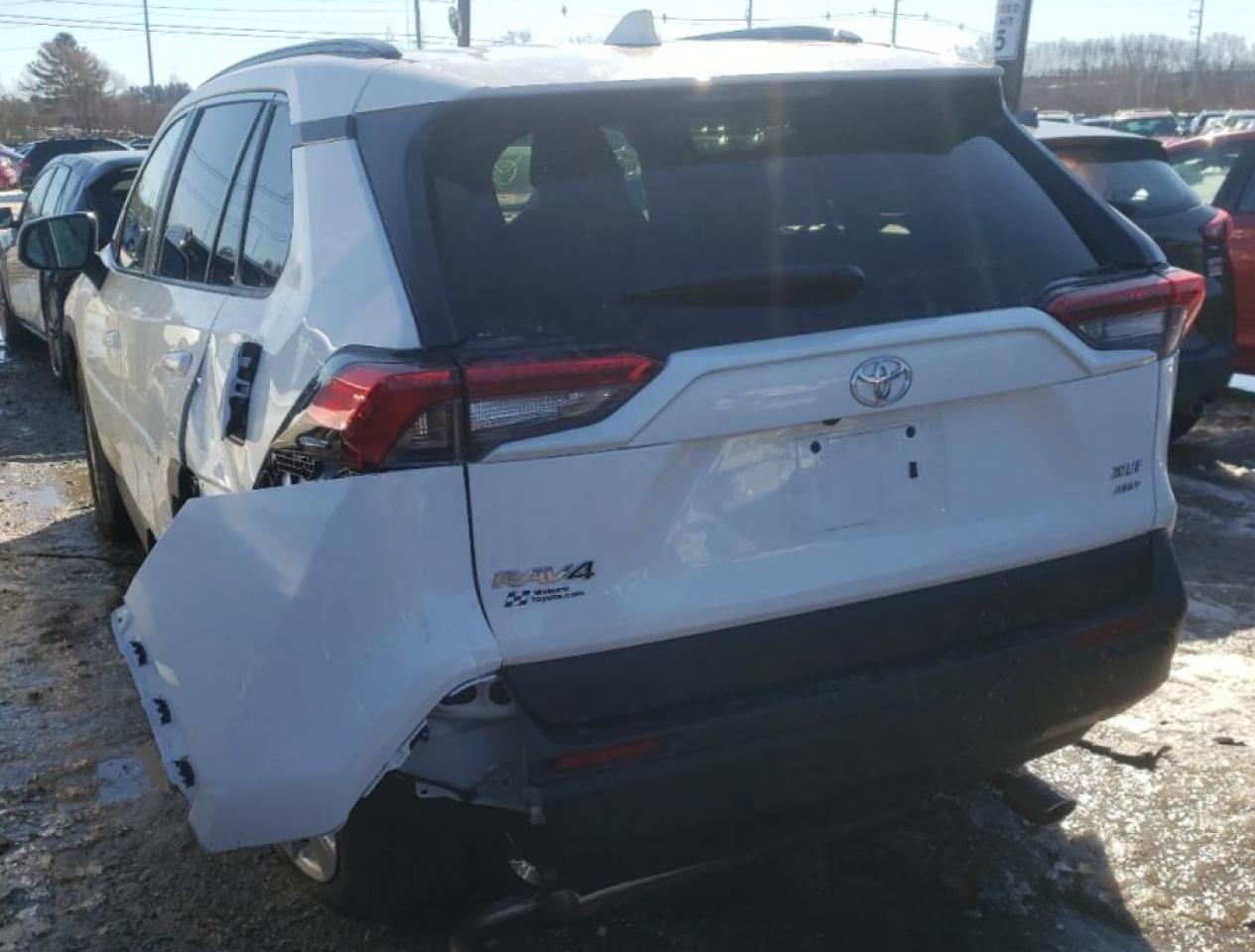 Photo 3 from auction – 2021 TOYOTA RAV4 XLE with VIN 2T3P1RFV7MC164089