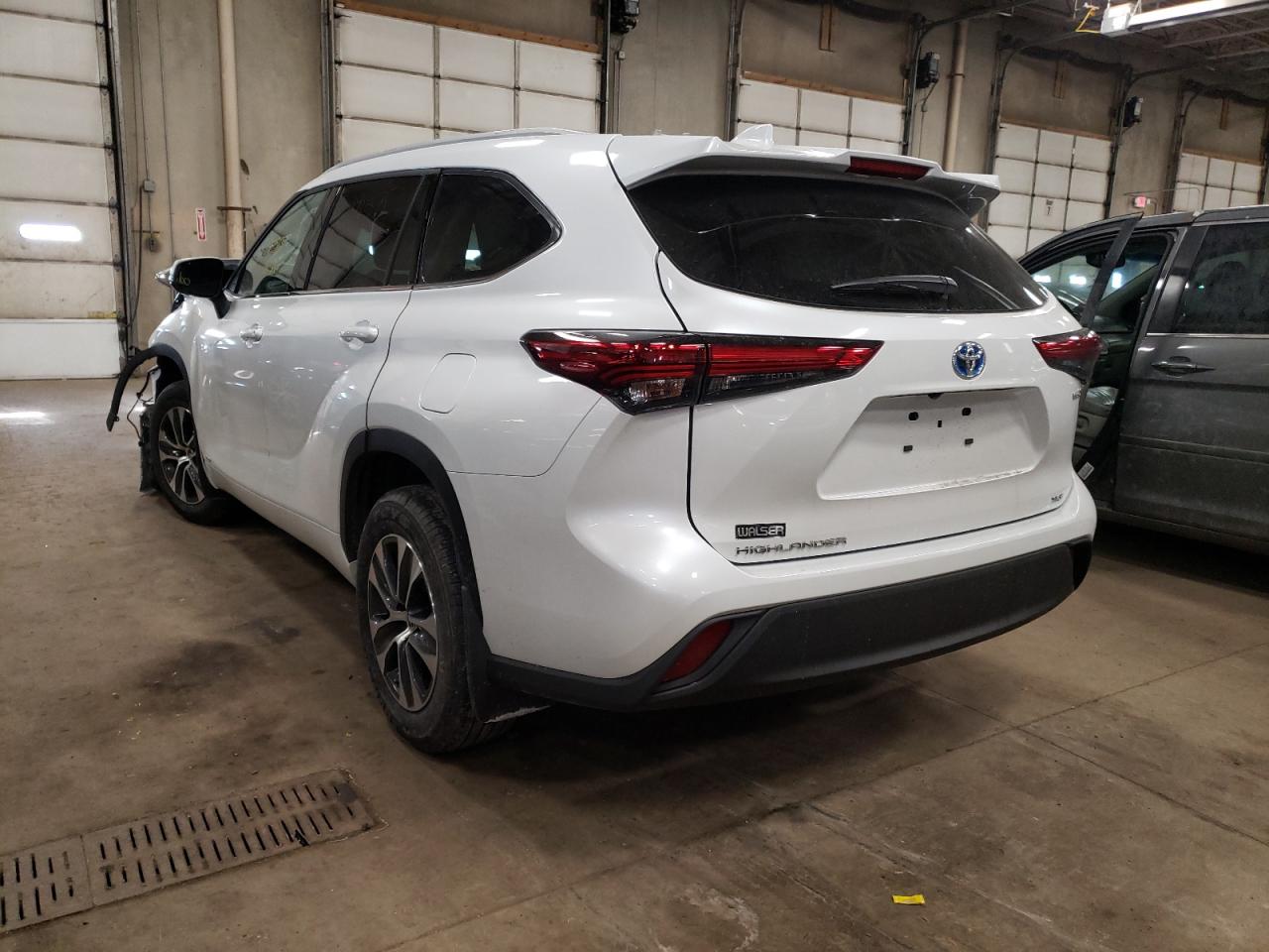 Photo 3 from auction – 2022 TOYOTA HIGHLANDER with VIN 5TDGBRCHXNS544783