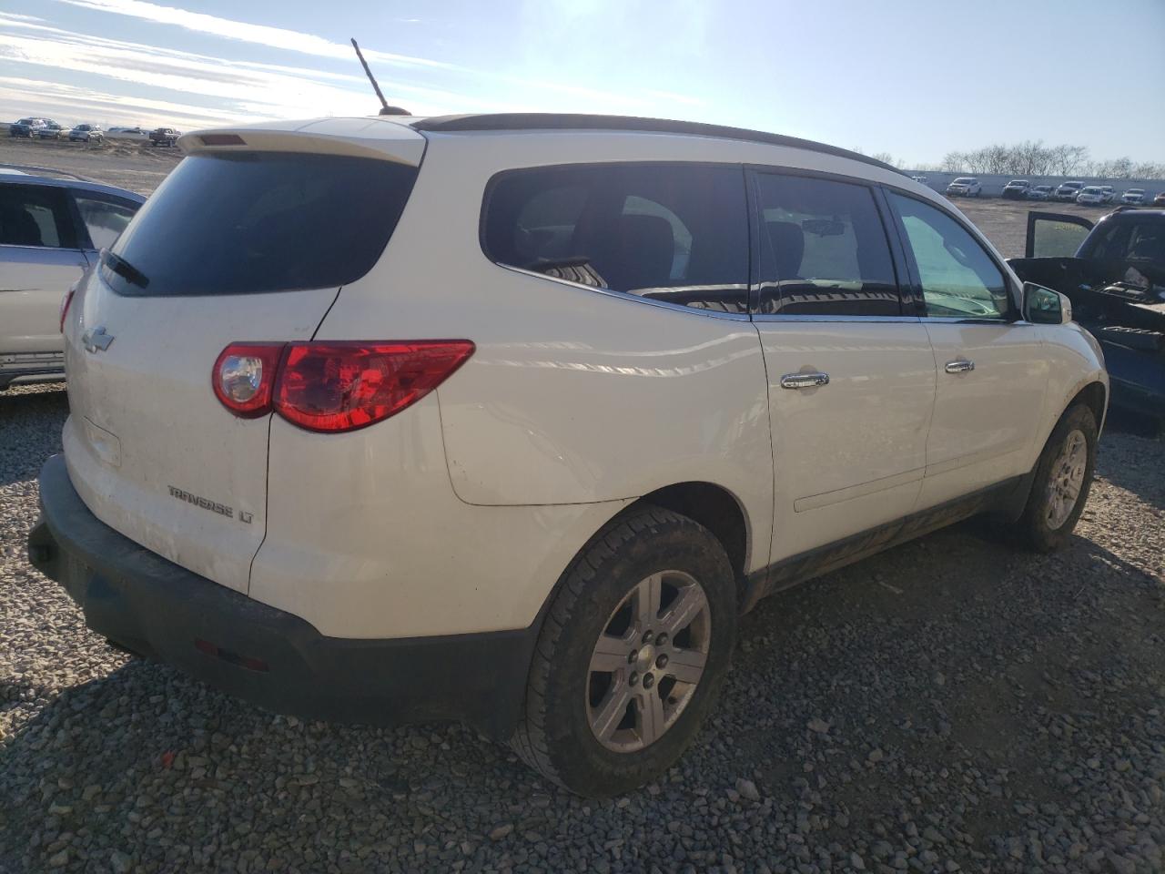 Photo 4 from auction – 2012 CHEVROLET TRAVERSE L with VIN 1GNKRGED0CJ133219
