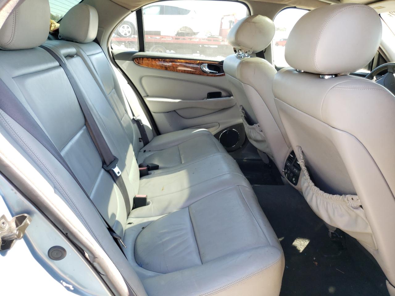 Photo 6 from auction – 2004 JAGUAR XJ8 with VIN SAJWA71C74SG18973
