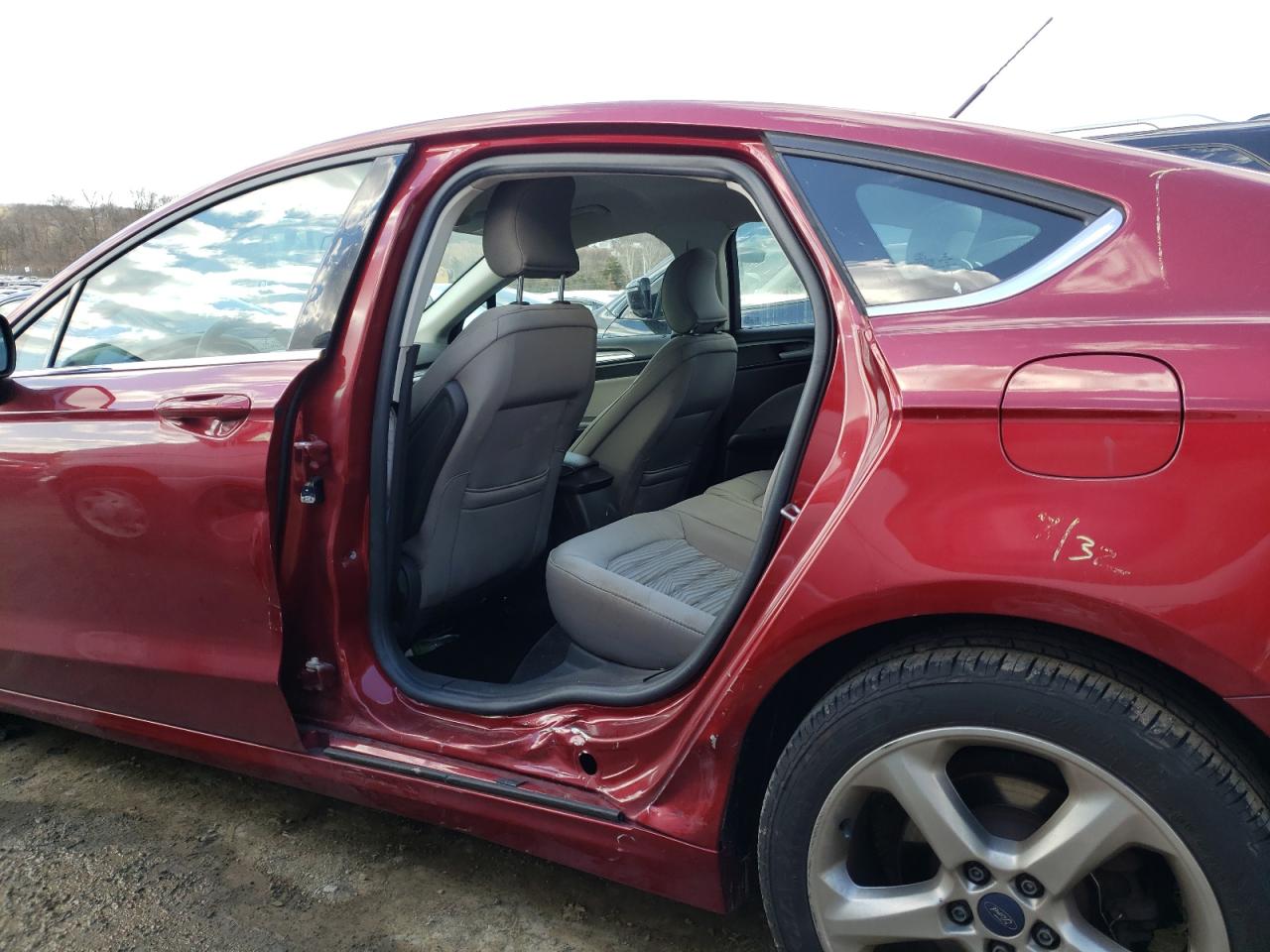 Photo 9 from auction – 2016 FORD FUSION S with VIN 3FA6P0G76GR121673