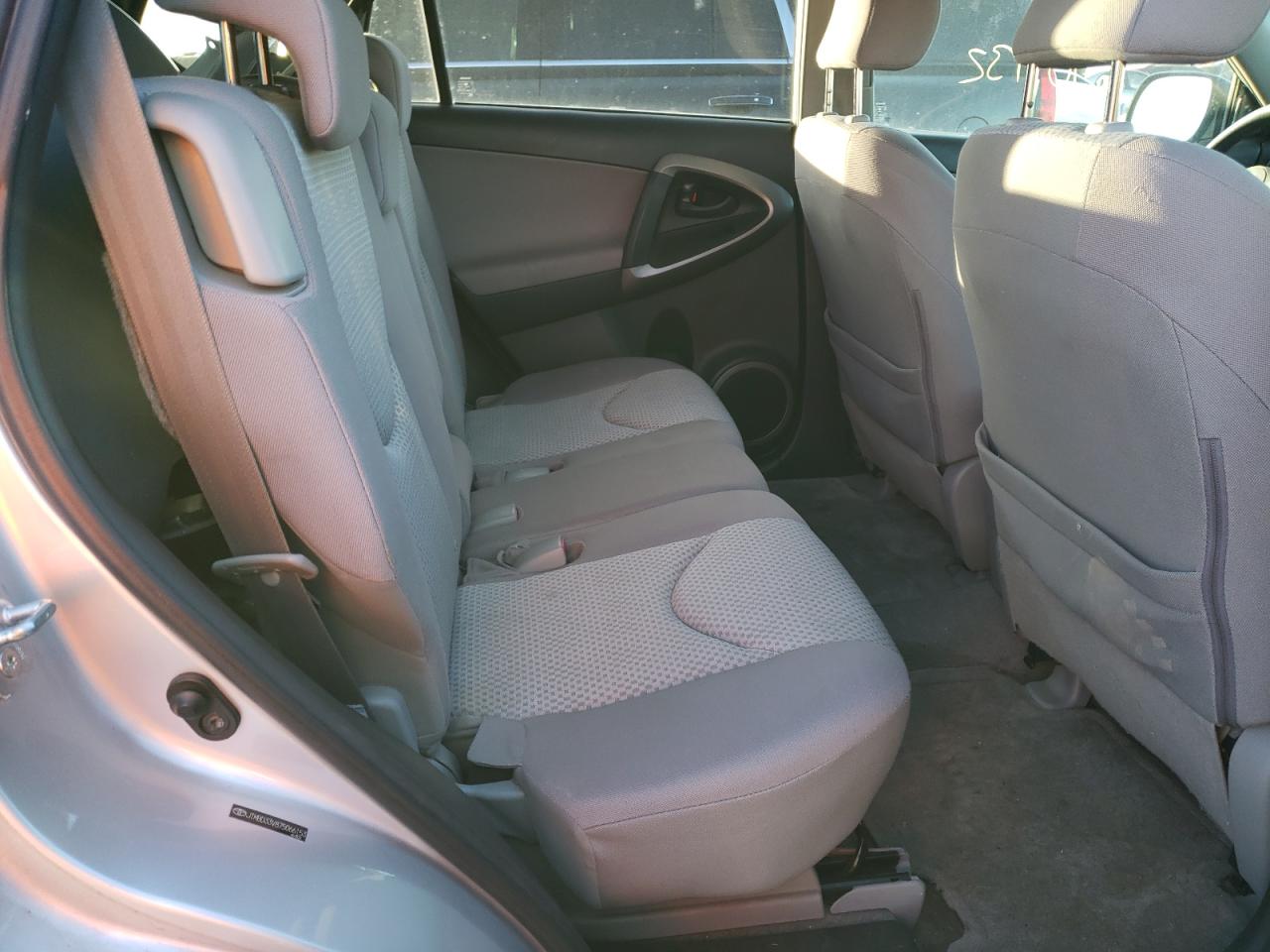 Zdjęcie 6 z aukcji – 2007 TOYOTA RAV4 z VIN JTMBD33V875066153
